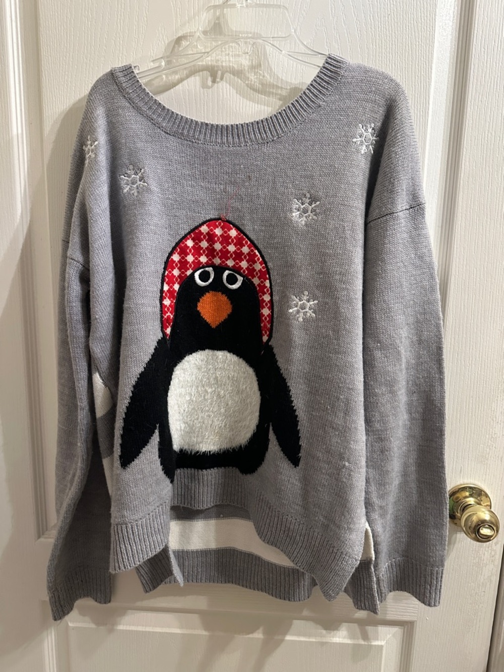 Gray Penguin Holiday Sweater 🎄